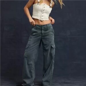 American Eagle Super High Rise Baggy Wide Leg
Cargo Pants size 6